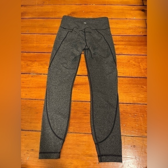 Athleta Gray Full Capri Leggings Size XS - Picture 4 of 5